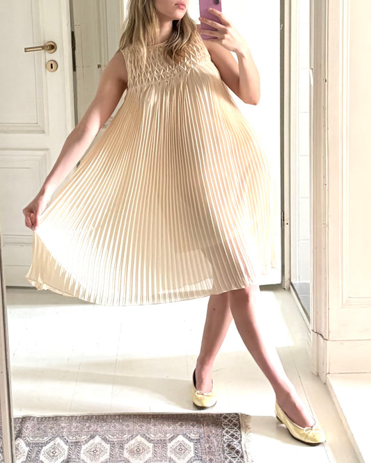 vintage 60s beige cream pleated sleeveless mini dress